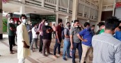 লকডাউনের খবরে ঢাকা ছাড়ছে মানুষ
