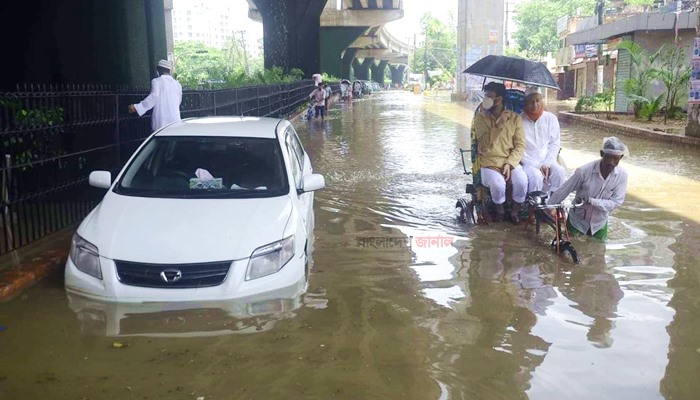 চট্টগ্রামে বৃষ্টিস্নাত ঈদ
