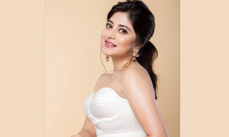 সাদা পোশাকে নাচলেন অভিনেত্রী সন্দীপ্তা, ভাইরাল ভিডিও