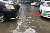 চট্টগ্রামে জলাবদ্ধতায় চরম ভোগান্তি