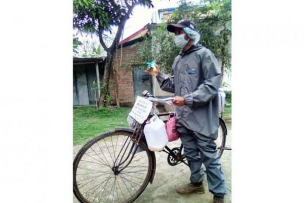 জীবানুনাশকের ফেরিওয়ালা আকাশ