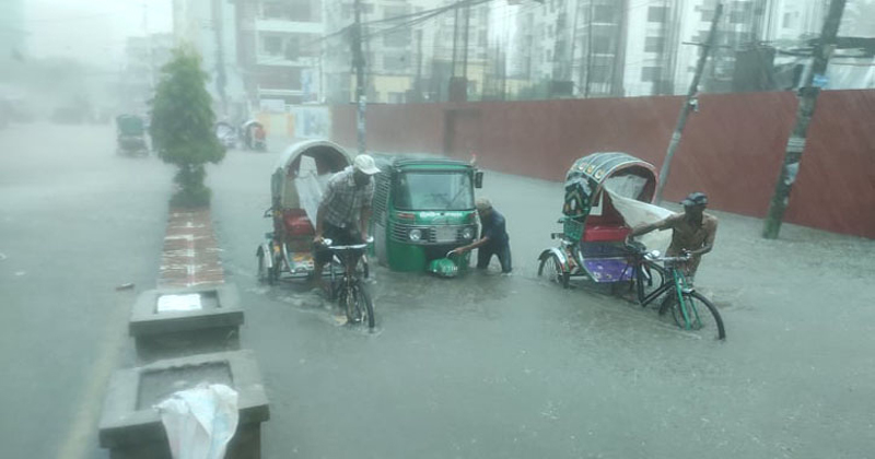 চট্টগ্রামে টানা বৃষ্টিতে নাগরিক ভোগান্তি চরমে!