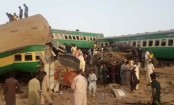 পাকিস্তানে দুই ট্রেনের সংঘর্ষ, নিহত ৩০