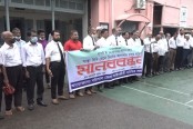 আদালত চালুর দাবিতে বরিশালে আইনজীবীদের মানববন্ধন