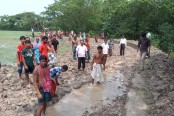 শরণখোলায় চলাচলের রাস্তা কাটায় ১৫ পরিবার অবরুদ্ধ