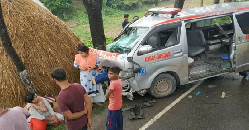 মানিকগঞ্জে অ্যাম্বুলেন্স-মোটরসাইকেল সংঘর্ষে নিহত ২