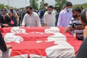 কানাডায় সন্ত্রাসী হামলায় নিহত সেই মুসলিম পরিবারের জানাজায় ঢল