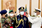 এয়ার মার্শাল র‌্যাঙ্ক ব্যাজ পরলেন নতুন বিমানবাহিনী প্রধান