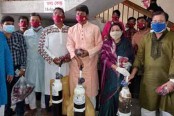 নাটোর আধুনিক সদর হাসপাতালে অক্সিজেন সিলিন্ডার হস্তান্তর