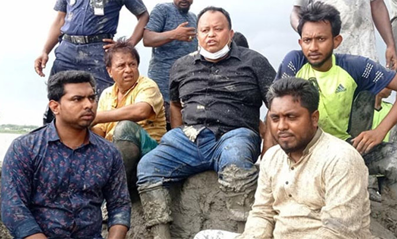 এমপিকে কাদা ছোঁড়ার ঘটনায় তদন্ত কমিটি
