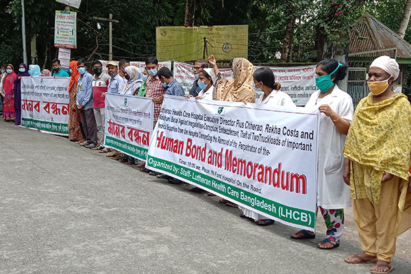 পটুয়াখালীতে হাসপাতালের নির্বাহী পরিচালকের অপসারণ দাবি