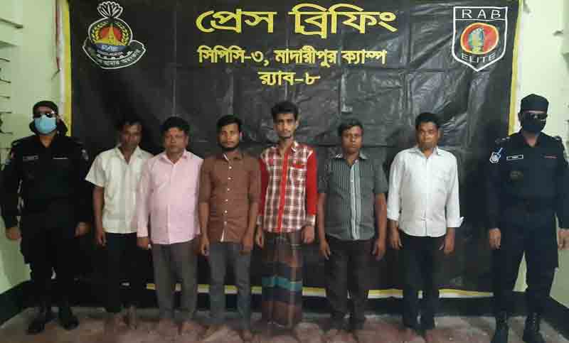 কোটালীপাড়ায় কষ্টি পাথরসহ চোরাকারবারি চক্রের ৬ সদস্য আটক