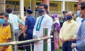লাইনে দাঁড়িয়ে ভোট দিলেন নৌ প্রতিমন্ত্রী