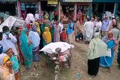 বয়স্ক ভাতার টাকা তুলতে গিয়ে মাইক্রোবাস চাপায় বৃদ্ধ নিহত