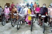 কলাপাড়ায় রাখাইন জনগোষ্ঠীর ৩০ ছাত্রী পেল বাইসাইকেল