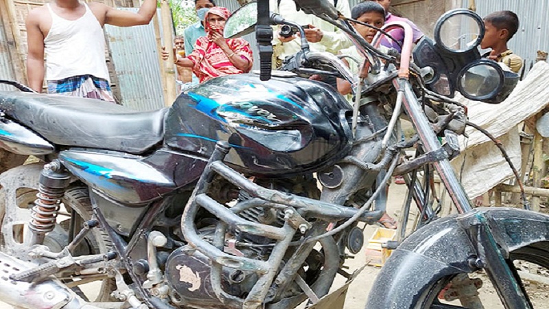 ময়মনসিংহে ট্রাক চাপায় তিন মোটরসাইকেল আরোহী নিহত