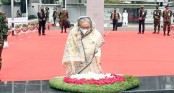 বঙ্গবন্ধুর প্রতিকৃতিতে প্রধানমন্ত্রীর ফুলেল শ্রদ্ধা