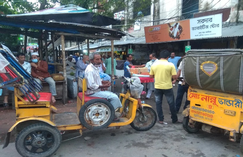 মুন্সিগঞ্জে নেই প্রশাসনের তৎপরতা; চলছে যানবাহন, খোলা ব্যবসা প্রতিষ্ঠান