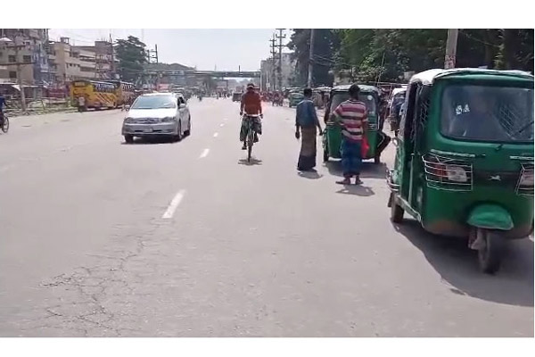 ঢাকা-আরিচা মহাসড়কে যাত্রীবাহী পরিবহণ বন্ধ
