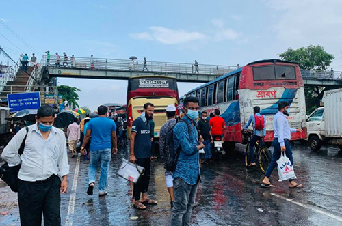নারায়ণগঞ্জে লকডাউন বাস্তবায়নে তৎপর প্রশাসন, হেঁটে রাজধানীতে ঢুকছে মানুষ