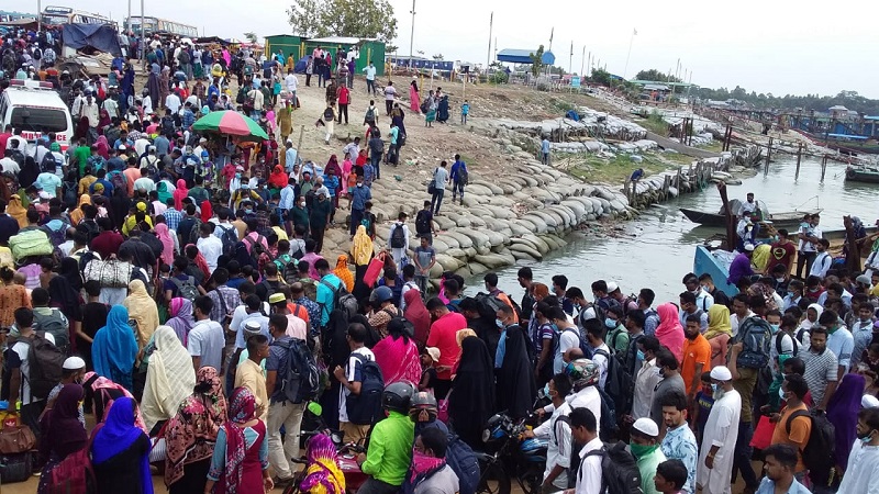 কঠোর লকডাউন: ভিড় বাড়ছে শিমুলিয়া-পাটুরিয়া ঘাটে 