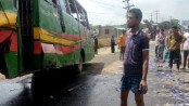 সাভারে কার্ভাড ভ্যান ধাক্কায় বাসের হেলপার নিহত, আহত ১০