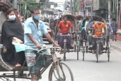 লকডাউনের দ্বিতীয় দিন: বরিশালের রাস্তায় বেড়েছে মানুষের চলাচল