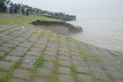 সিরাজগঞ্জ শহররক্ষা বাঁধে ধস