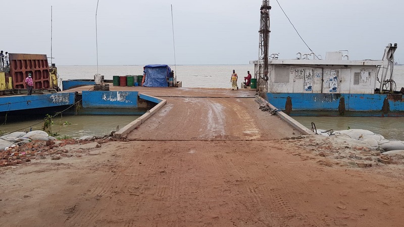 লকডাউনের প্রথমদিনে যাত্রী শূন্য শিমুলিয়াঘাট
