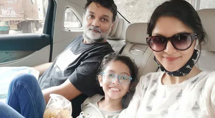 ১০০ দিনের একাকীত্ব শেষে স্বামীর কাছে মিথিলা
