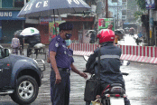 ঝিনাইদহে কঠোর লকডাউনে মাঠে পুলিশ