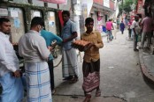 ক্রমেই রাজধানীর অলিগলিতে বাড়ছে ভিড়