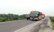কঠোর লকডাউনেও ঢাকা-টাঙ্গাইল মহাসড়কে চলছে বাস