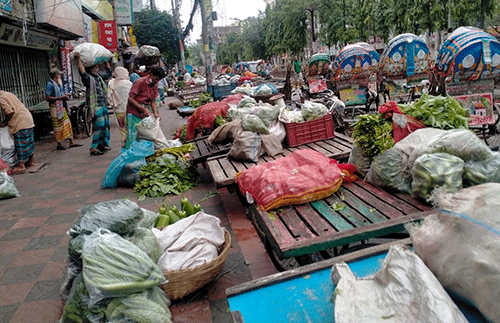 নারায়ণগঞ্জের কাঁচা বাজারগুলো এখন রাস্তায়
