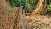 কক্সবাজারে পাহাড় ধস, মেরিন ড্রাইভ সড়কে যোগাযোগ বন্ধ