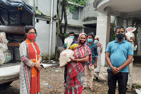 সখীপুরে করোনায় কর্মহীনদের মাঝে খাদ্য সামগ্রী বিতরণ