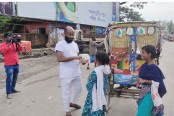 লক্ষ্মীপুরে কর্মহীন ৫ শতাধিক শ্রমজীবীকে যুবলীগের খাবার বিতরণ