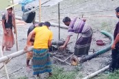 উলিপুরে অবৈধভাবে বালু উত্তোলন করায় ২ ড্রেজার জব্দ