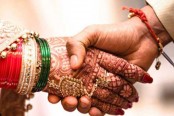নিজের ‘স্ত্রী’ এখন সৎমা, নিরুদ্দেশ বাবাকে খুঁজতে গিয়ে আবিষ্কার করলেন যুবক!