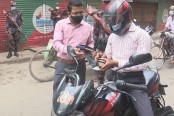 বরিশাল নগরীতে মানুষের চলাচল বেড়েছে