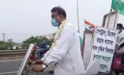 পেট্রোলের দাম বৃদ্ধির প্রতিবাদ : ৪০ কি.মি সাইকেল চালালেন পশ্চিমবঙ্গের শ্রমমন্ত্রী (ভিডিও)