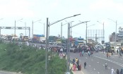 বেতন-বোনাসের দাবিতে পোশাক শ্রমিকদের মহাসড়ক অবরোধ