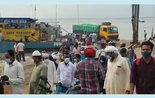 বন্ধ ঘোষণার পরেও শিমুলিয়া-বাংলাবাজার ফেরিতে যাত্রীবাহী গাড়ি পারাপার