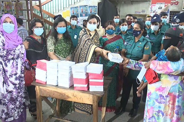 পুলিশ নারী কল্যাণ সংস্থার উদ্যোগে বরিশালে খাদ্য সহায়তা