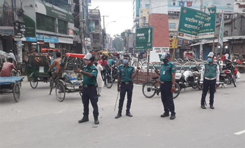রংপুরে অনেকে ব্যবসা প্রতিষ্ঠান খোলা রাখছেন