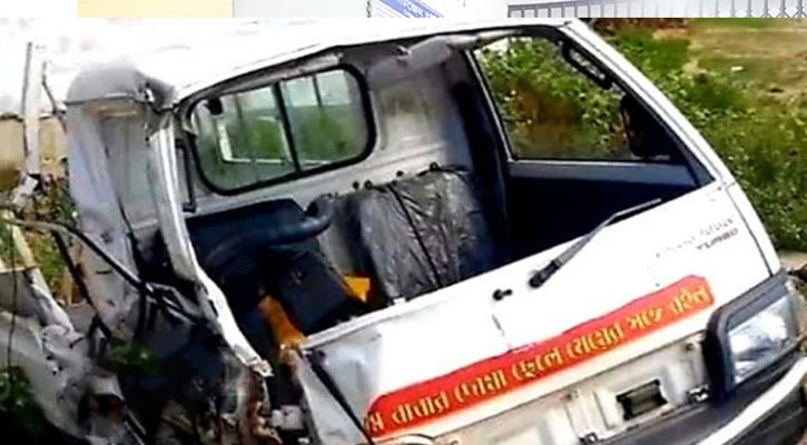 ফাঁকা সড়কে ট্রাক-পিকআপ সংঘর্ষ, প্রাণ হারালেন ২ জন