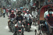 বরিশালে রাস্তাঘাটে বাড়ছে মানুষ, ১৫ ব্যক্তি ও প্রতিষ্ঠানকে জরিমানা