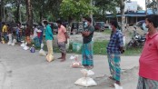 গোপালপুরে অটোরিকশা চালকদের খাদ্য সহায়তা