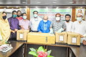 শজিমেকে সাড়ে ৫ লাখ টাকার চিকিৎসা সরঞ্জাম দিল জেলা পরিষদ