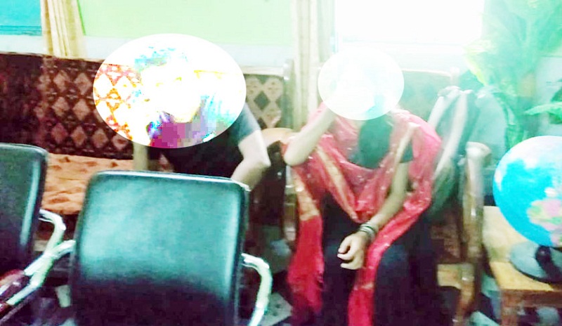 ঝোপের আড়ালে অসামাজিক কার্যকালাপের সময় কপোত ও কপোতি আটক